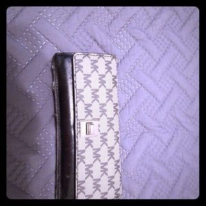 Michael kors skinny wallet